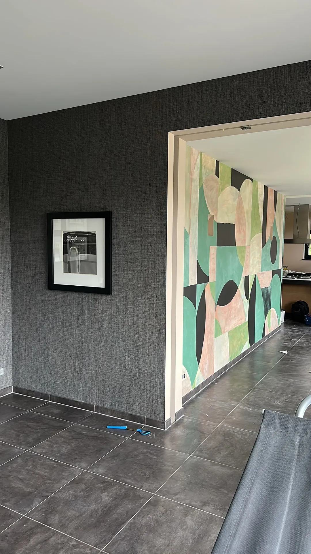 Decoratiewerk: muurschildering met pastelkleuren in de Kempen