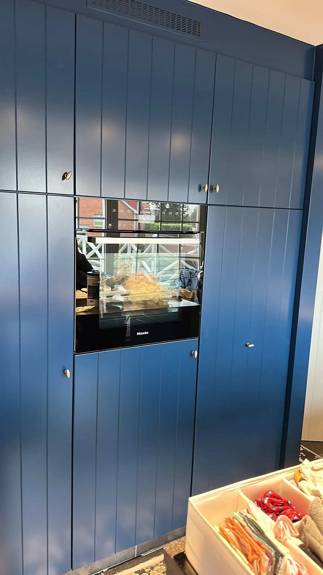 Binnenschilderwerk: keukenkasten blauw geschilderd in de Kempen